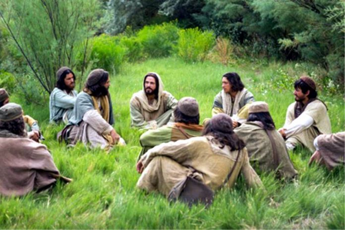 “Pedro preguntó a Jesús: "Señor, si mi hermano me ofende, ¿cuántas veces le tengo que perdonar? ¿Hasta siete veces?" Jesús le contesta: "No te digo hasta siete veces, sino hasta setenta veces siete”